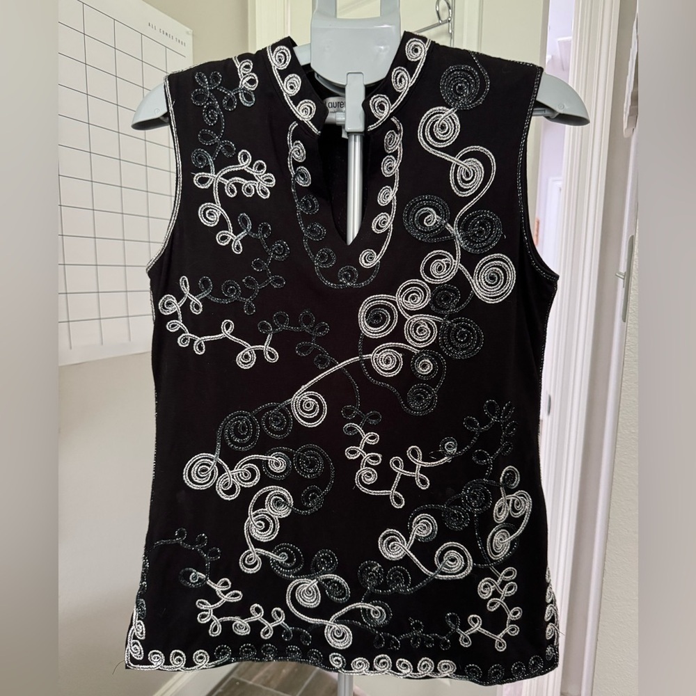 Lauren Michelle Black and White Graphic Sleeveless Blouse